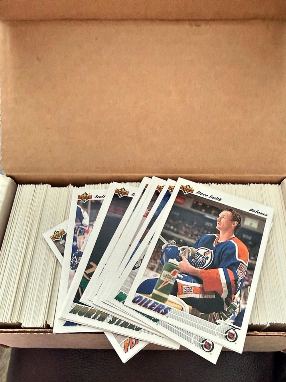 Vintage Upper Deck 1991-92 Upper Deck Hockey Lot / Card Box Hockey Cards